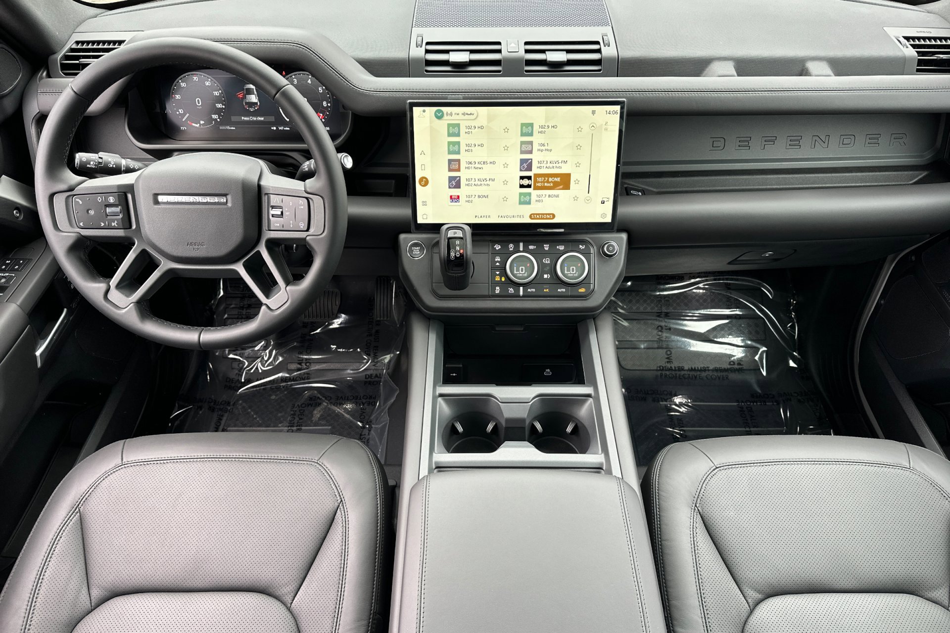 2026 Land Rover Defender 110 X-Dynamic SE photo 3