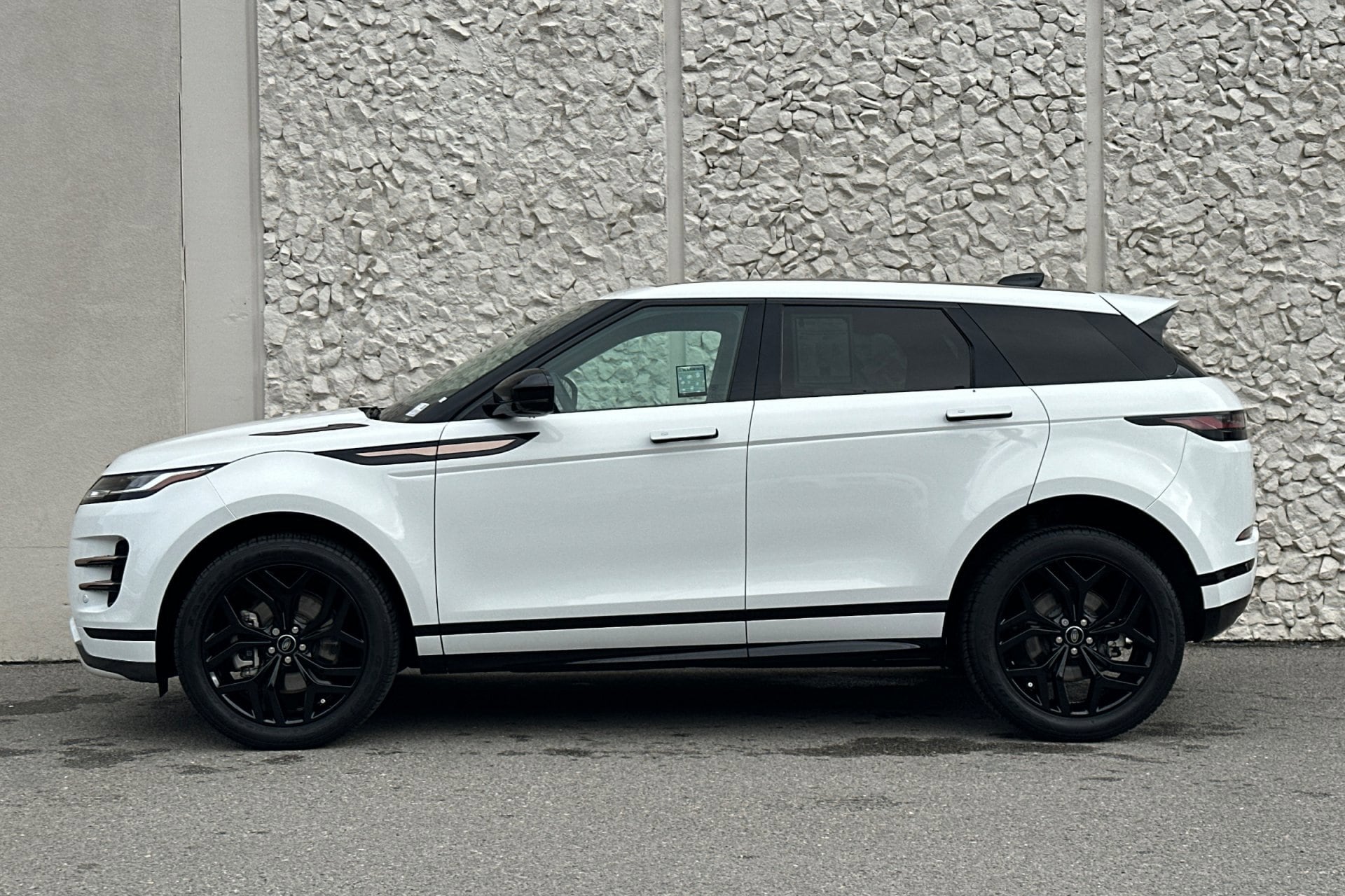 2022 Land Rover Range Rover Evoque R-Dynamic S photo 4
