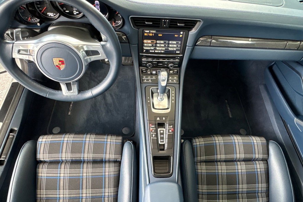 2015 Porsche 911 Turbo Coupe photo 3