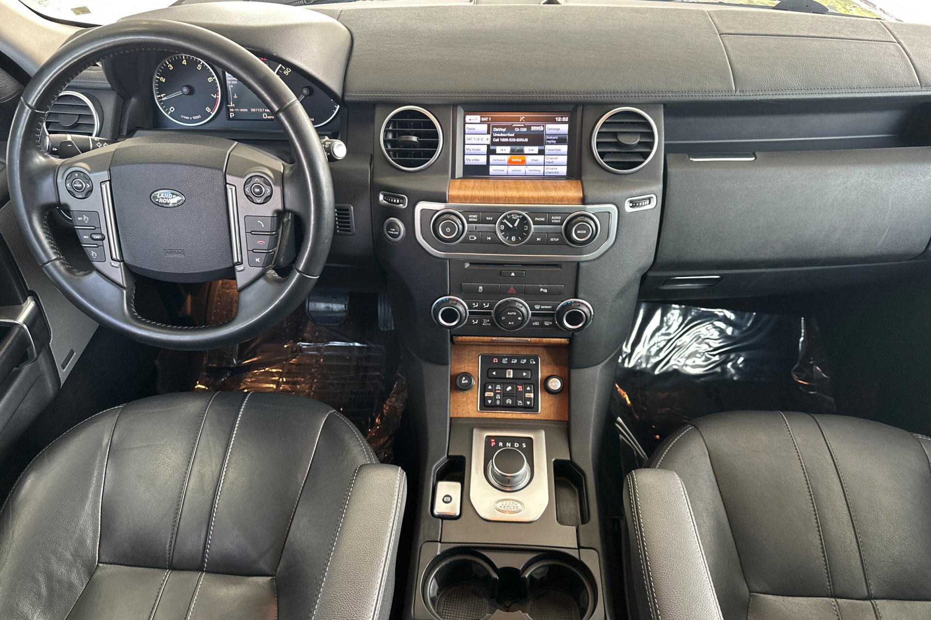 2016 Land Rover LR4 HSE photo 3