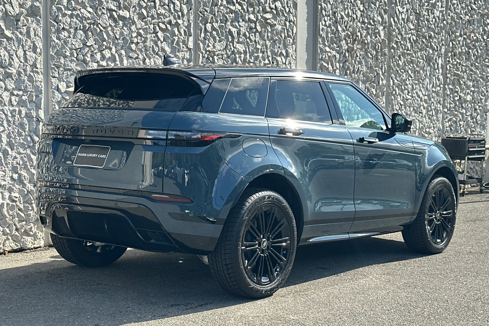 2026 Land Rover Range Rover Evoque Dynamic SE photo 2