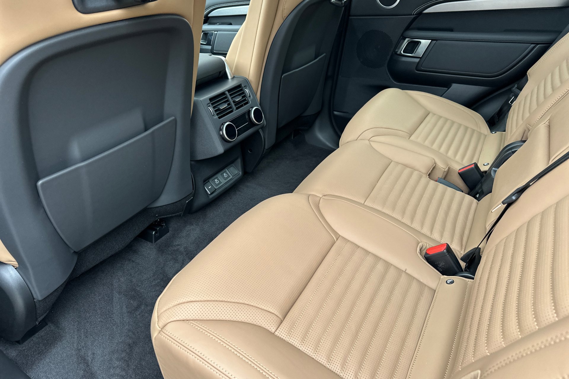 2025 Land Rover Discovery SE photo 4