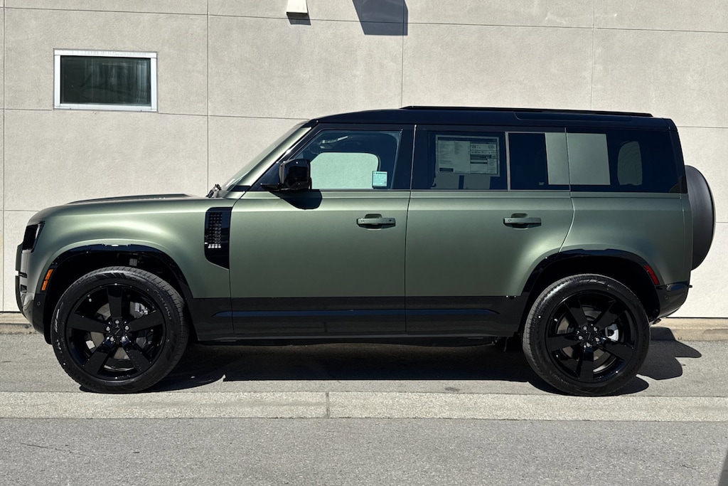 2026 Land Rover Defender 110 X-Dynamic SE photo 2