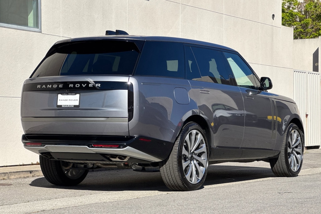 2026 Land Rover Range Rover SE photo 2