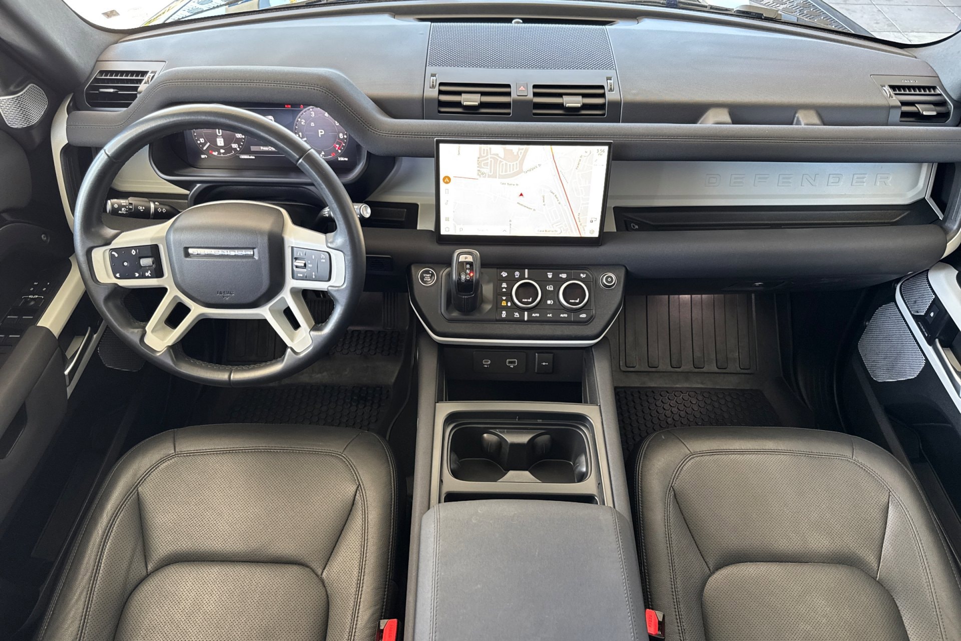 2023 Land Rover Defender S photo 2