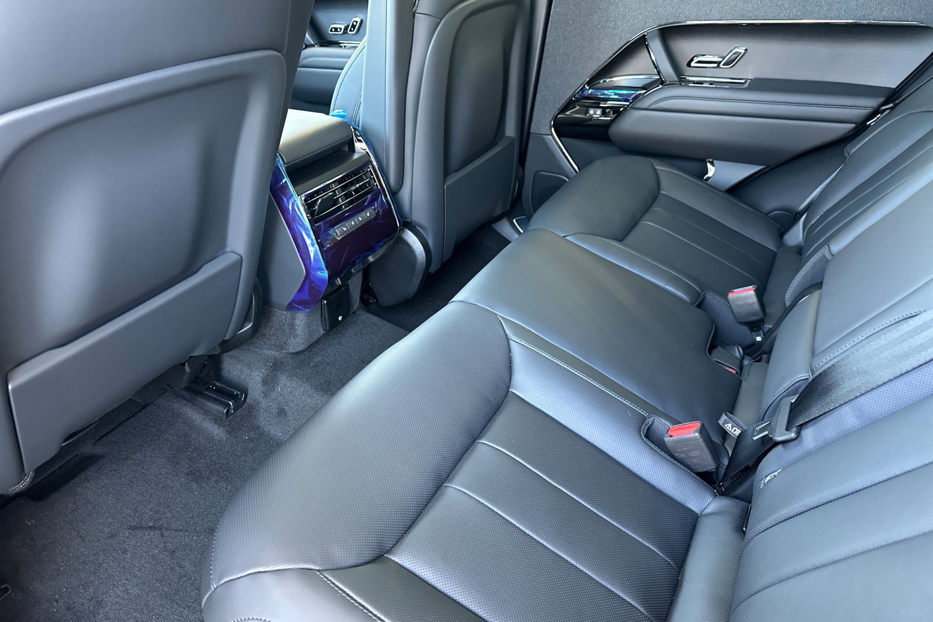 2025 Land Rover Range Rover Sport SE photo 4