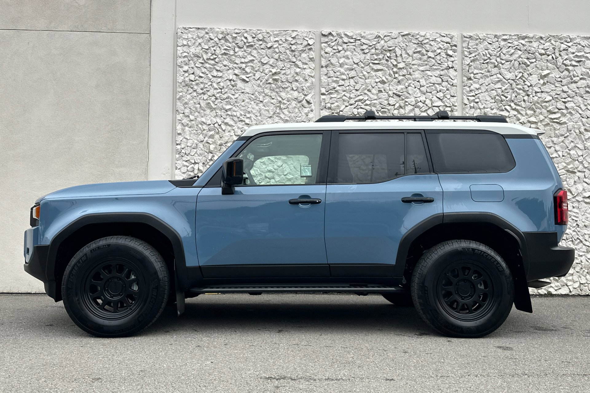 2025 Toyota Land Cruiser photo 4