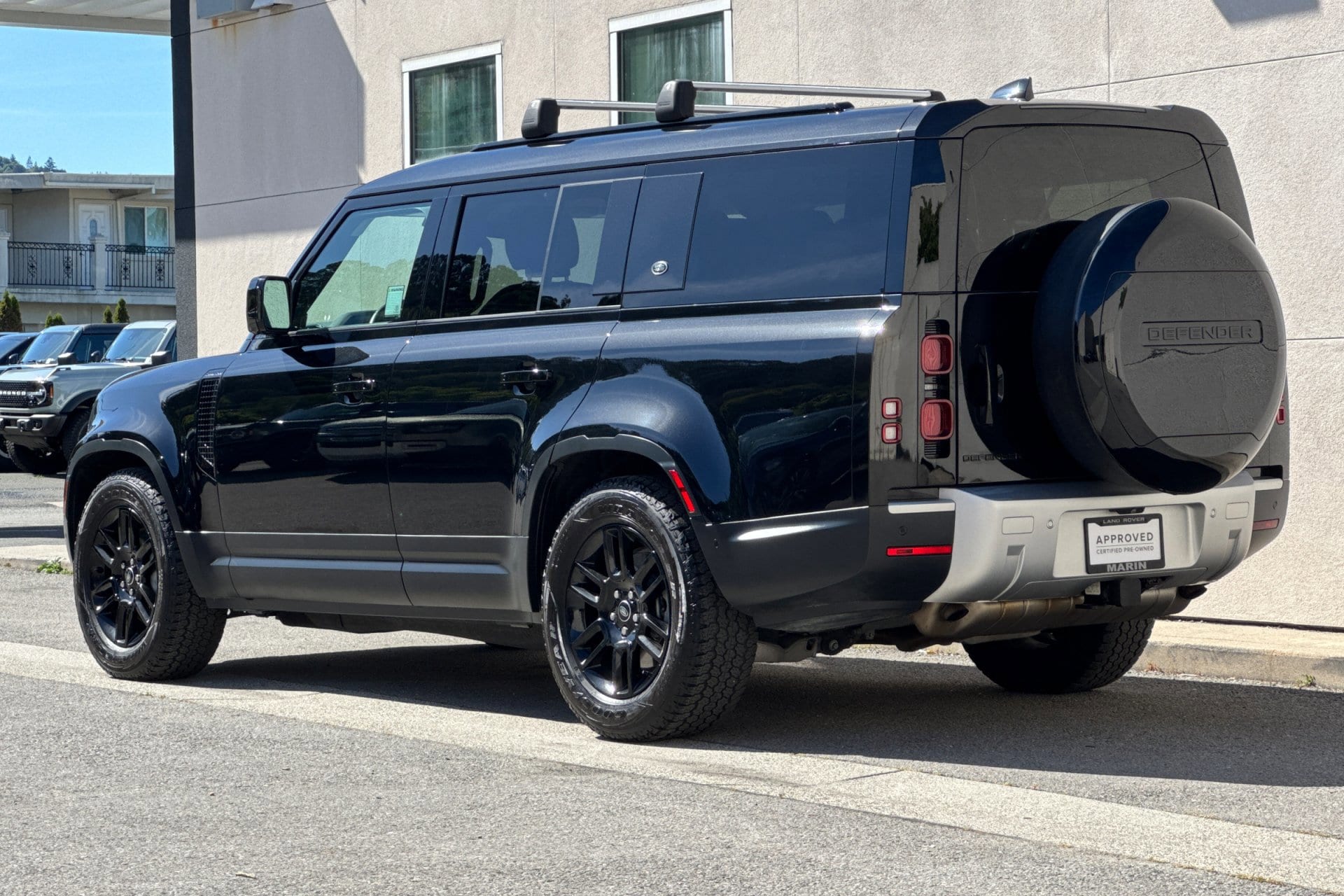 2023 Land Rover Defender S photo 5