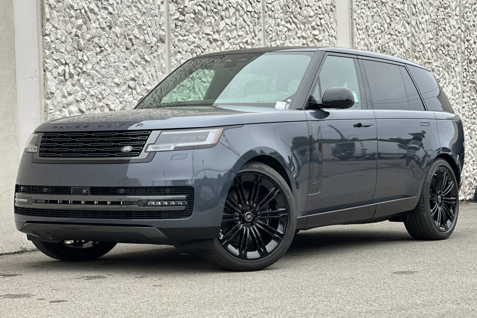 2025 Land Rover Range Rover SE's photo