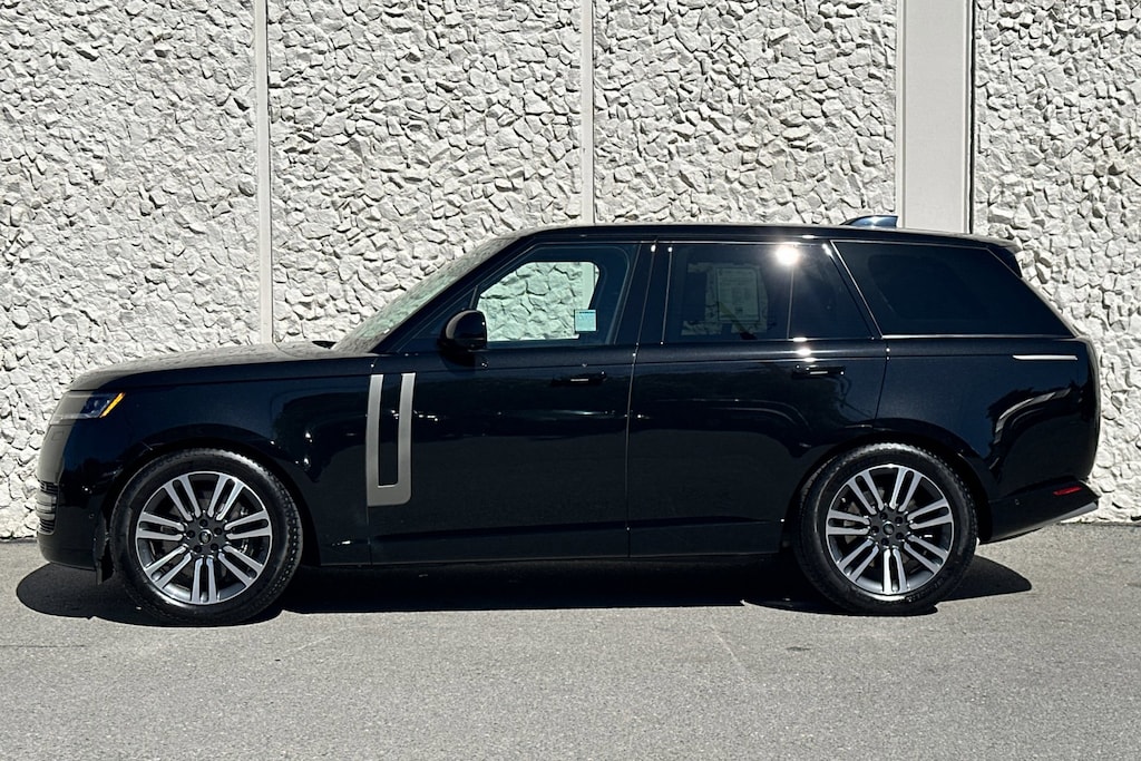 2024 Land Rover Range Rover SE photo 4