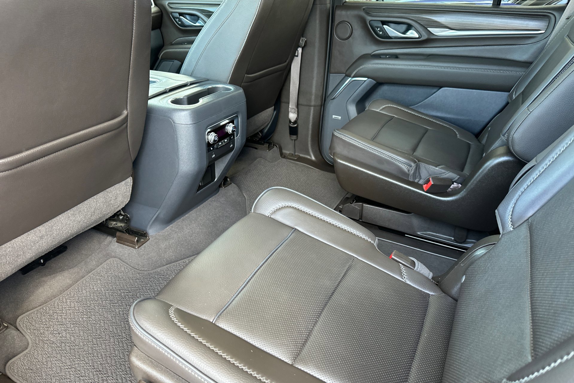 2021 Gmc Yukon Denali photo 3