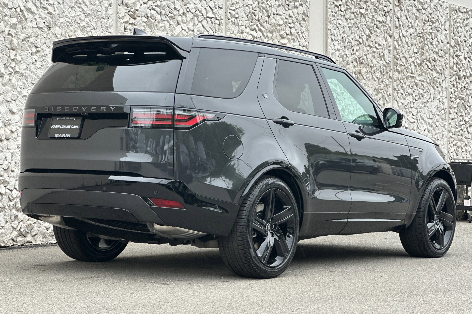 2025 Land Rover Discovery SE photo 2