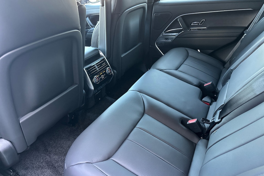 New 2025 Land Rover Range Rover P530 SE SUV