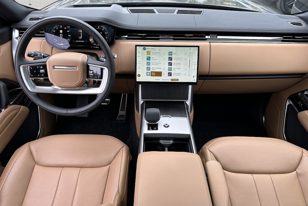 New 2025 Land Rover Range Rover SE SUV