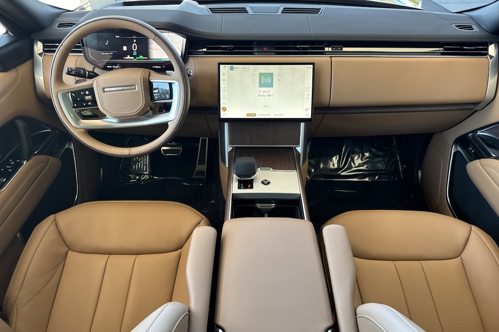 2026 Land Rover Range Rover SE photo 3