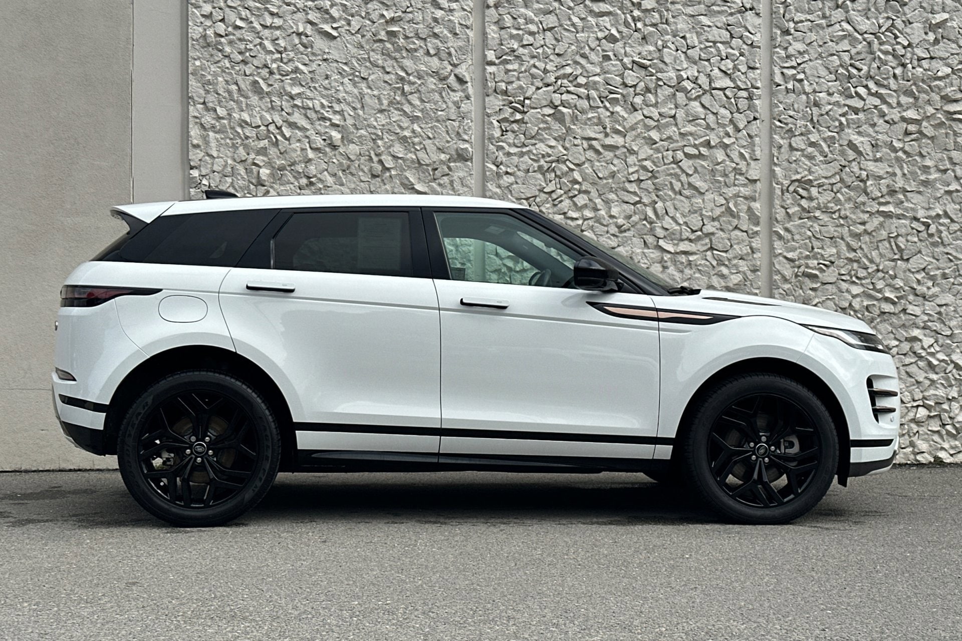 2022 Land Rover Range Rover Evoque R-Dynamic S photo 3