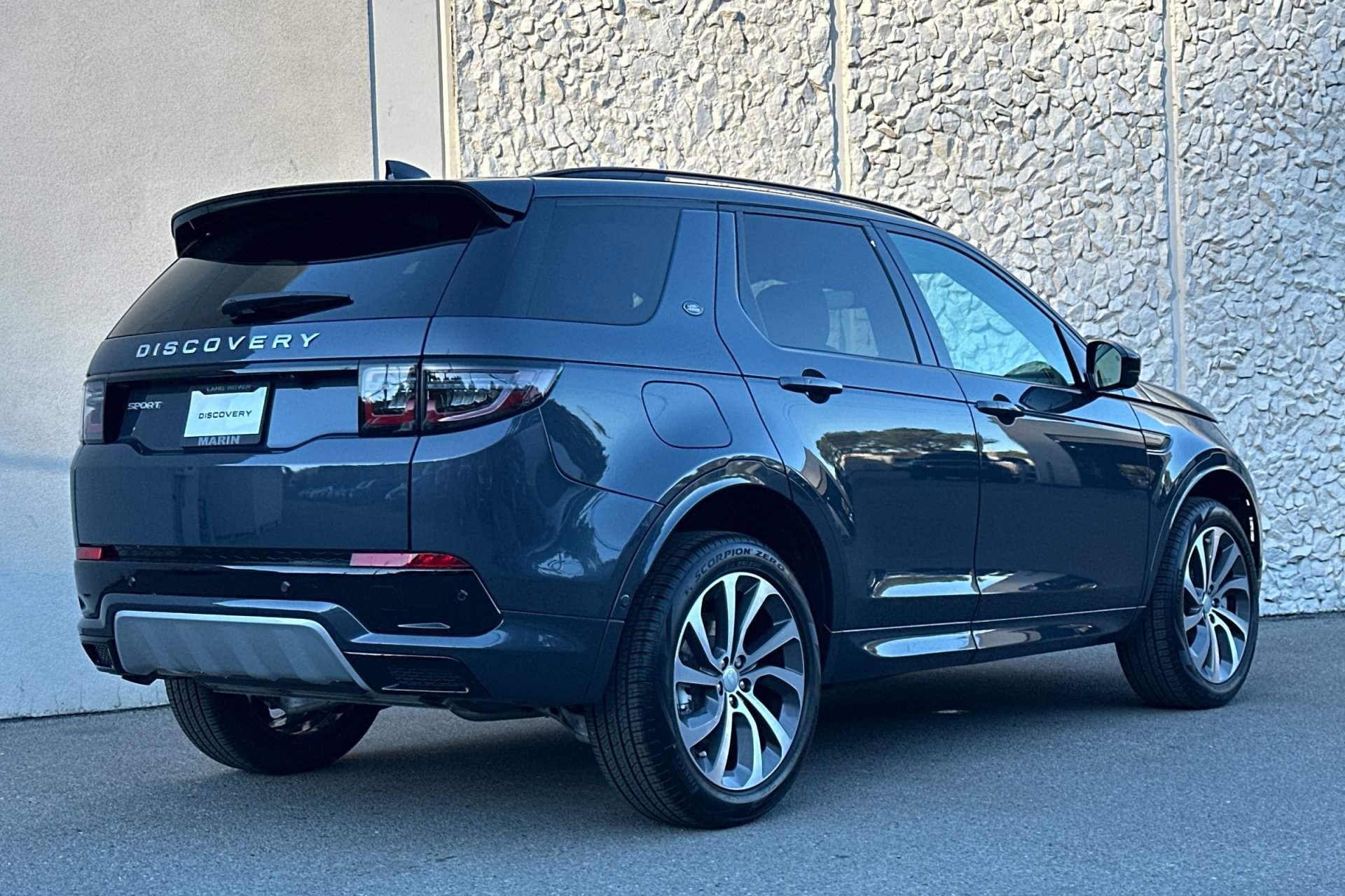 2025 Land Rover Discovery Sport S photo 2