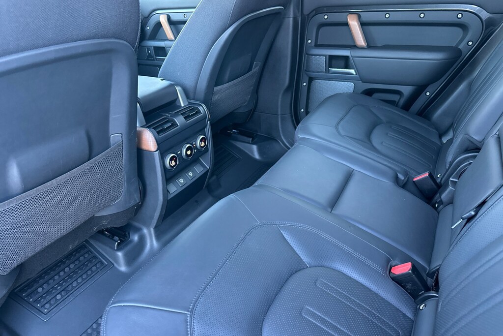 2023 Land Rover Defender 110 X photo 4