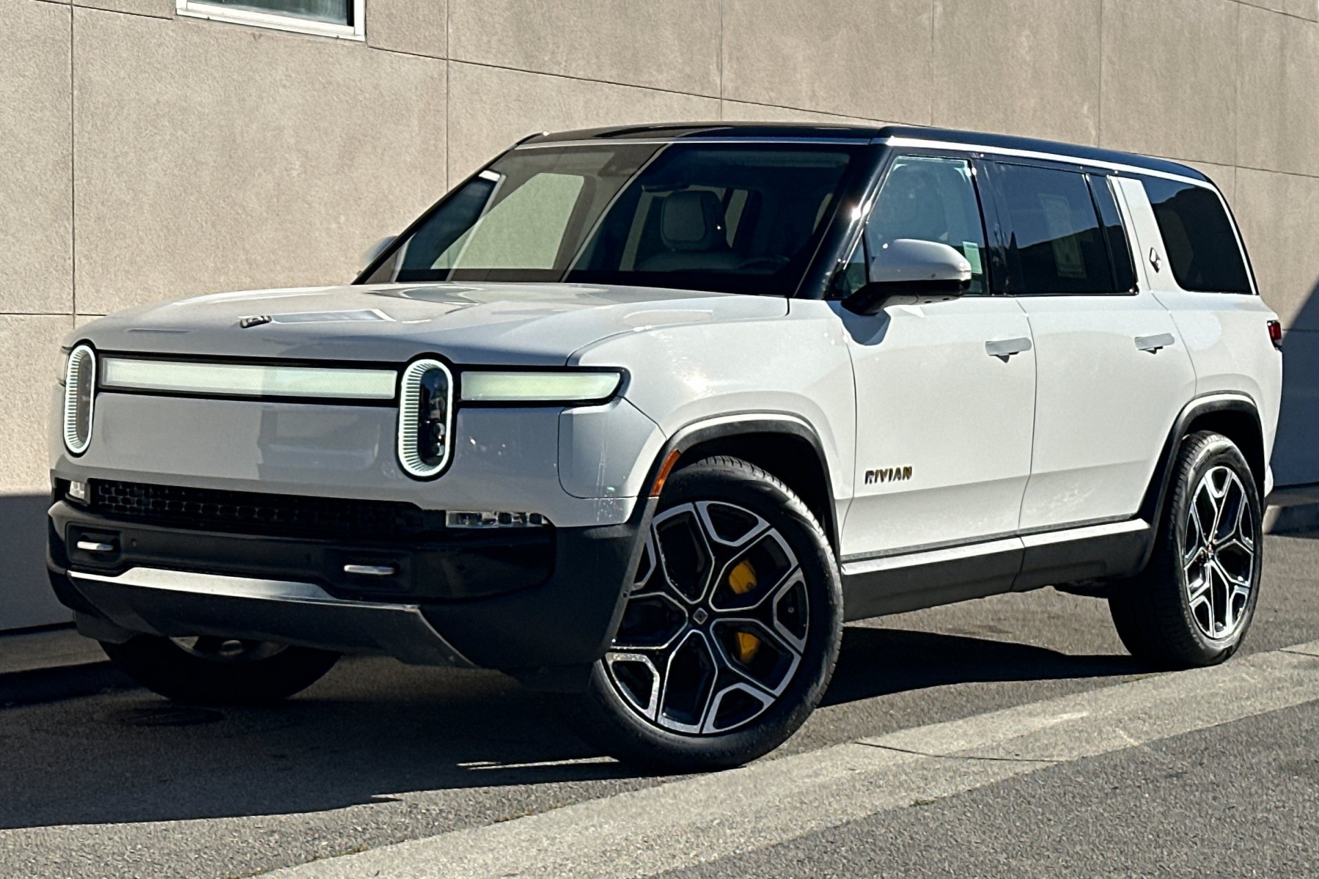 2023 Rivian R1S