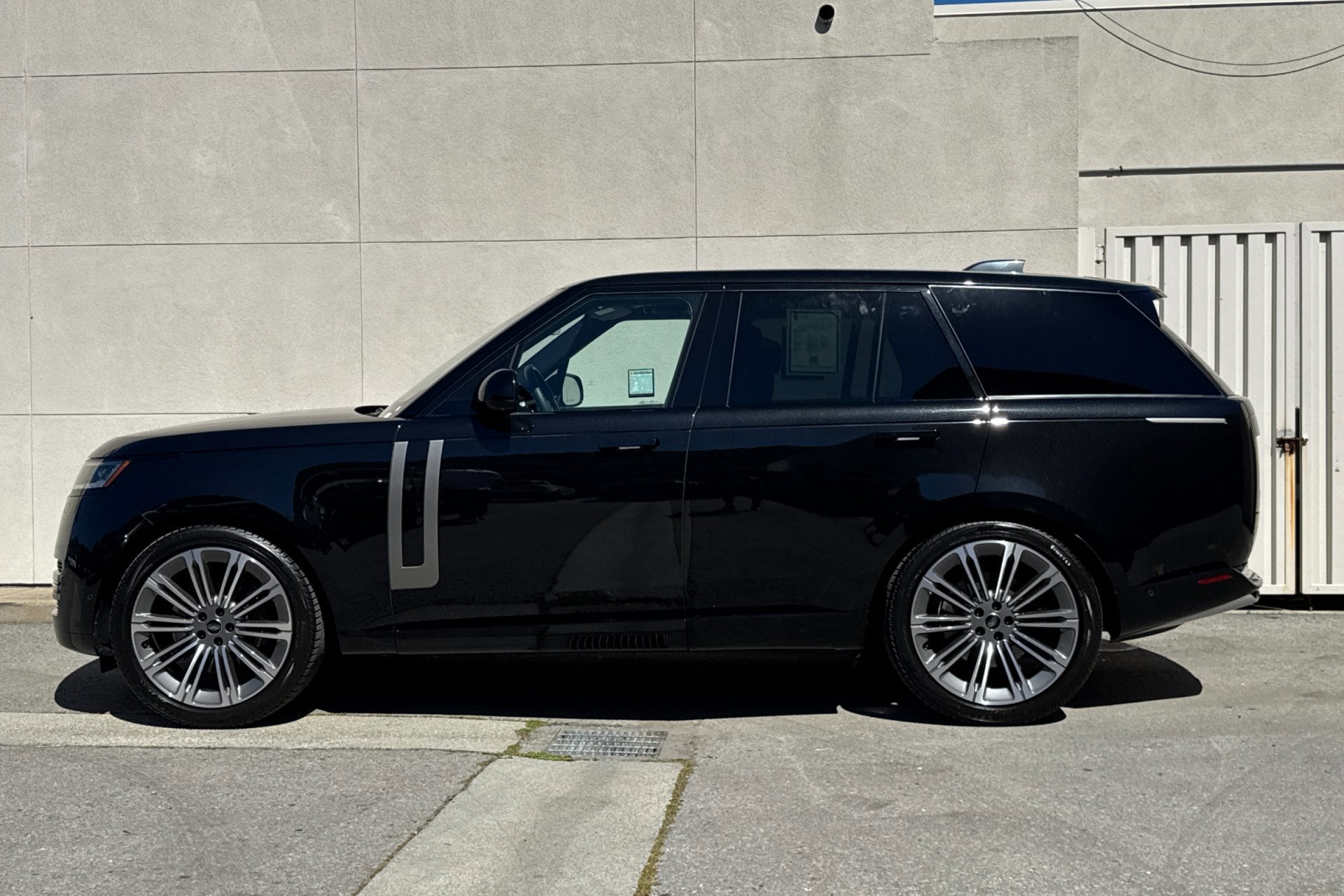 2023 Land Rover New Range Rover P530 SE photo 4