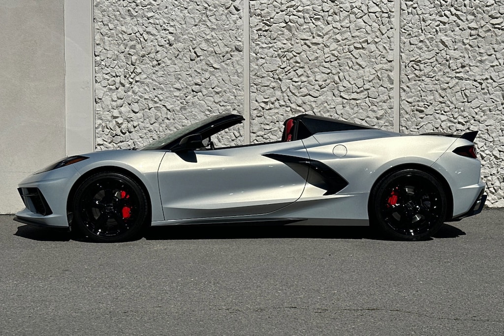 2021 Chevrolet Corvette 2LT Convertible photo 4