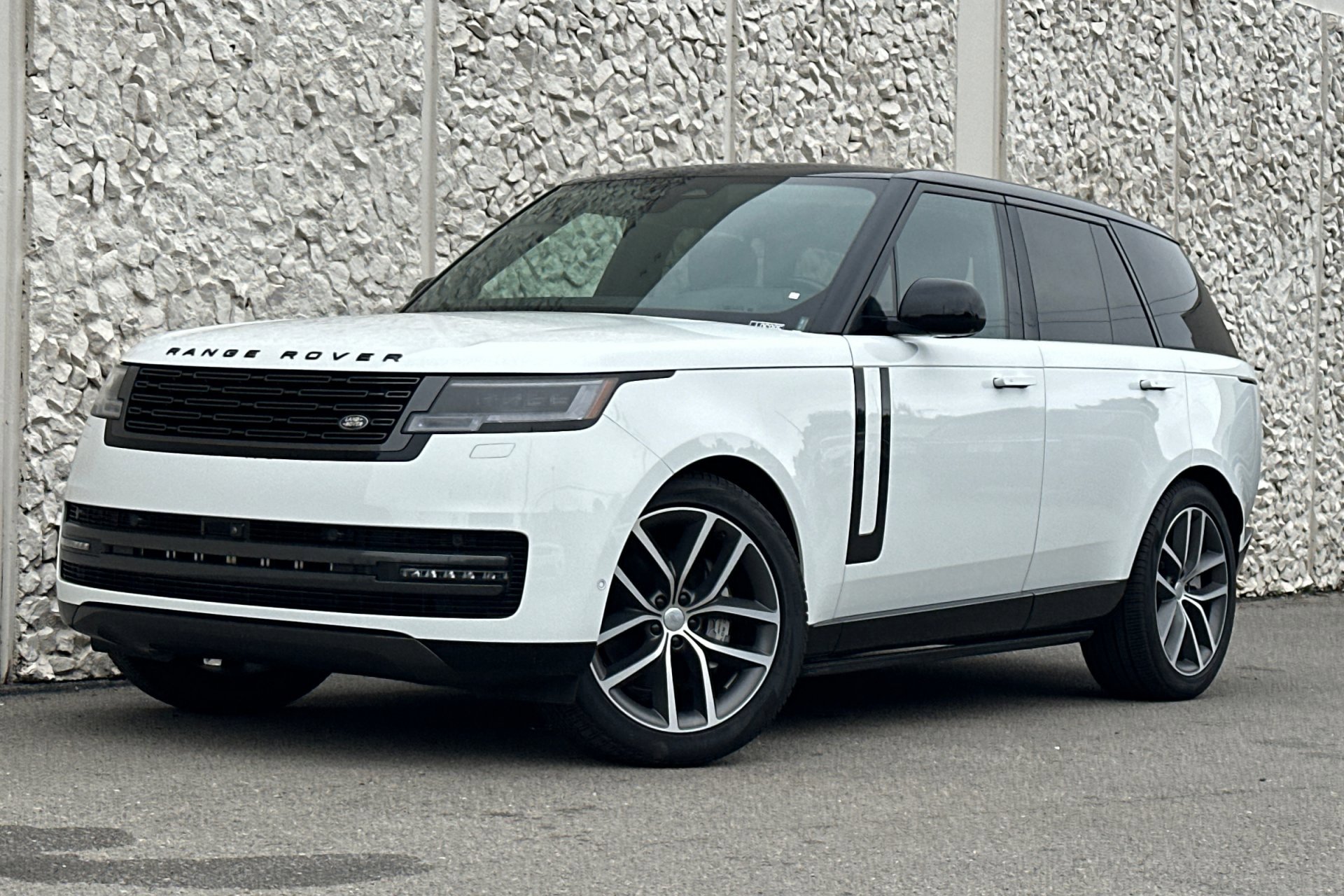 2025 Land Rover Range Rover SE's photo