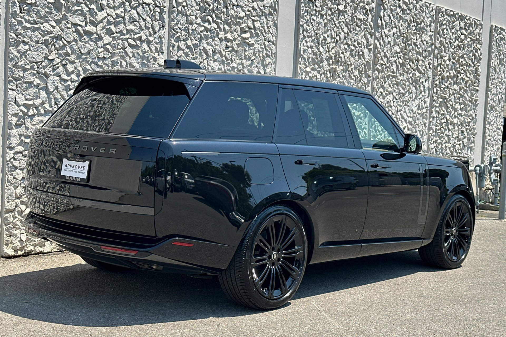 2025 Land Rover Range Rover SE photo 2