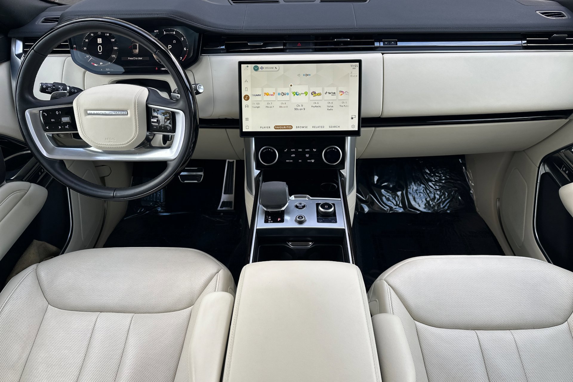 2023 Land Rover Range Rover SE photo 2