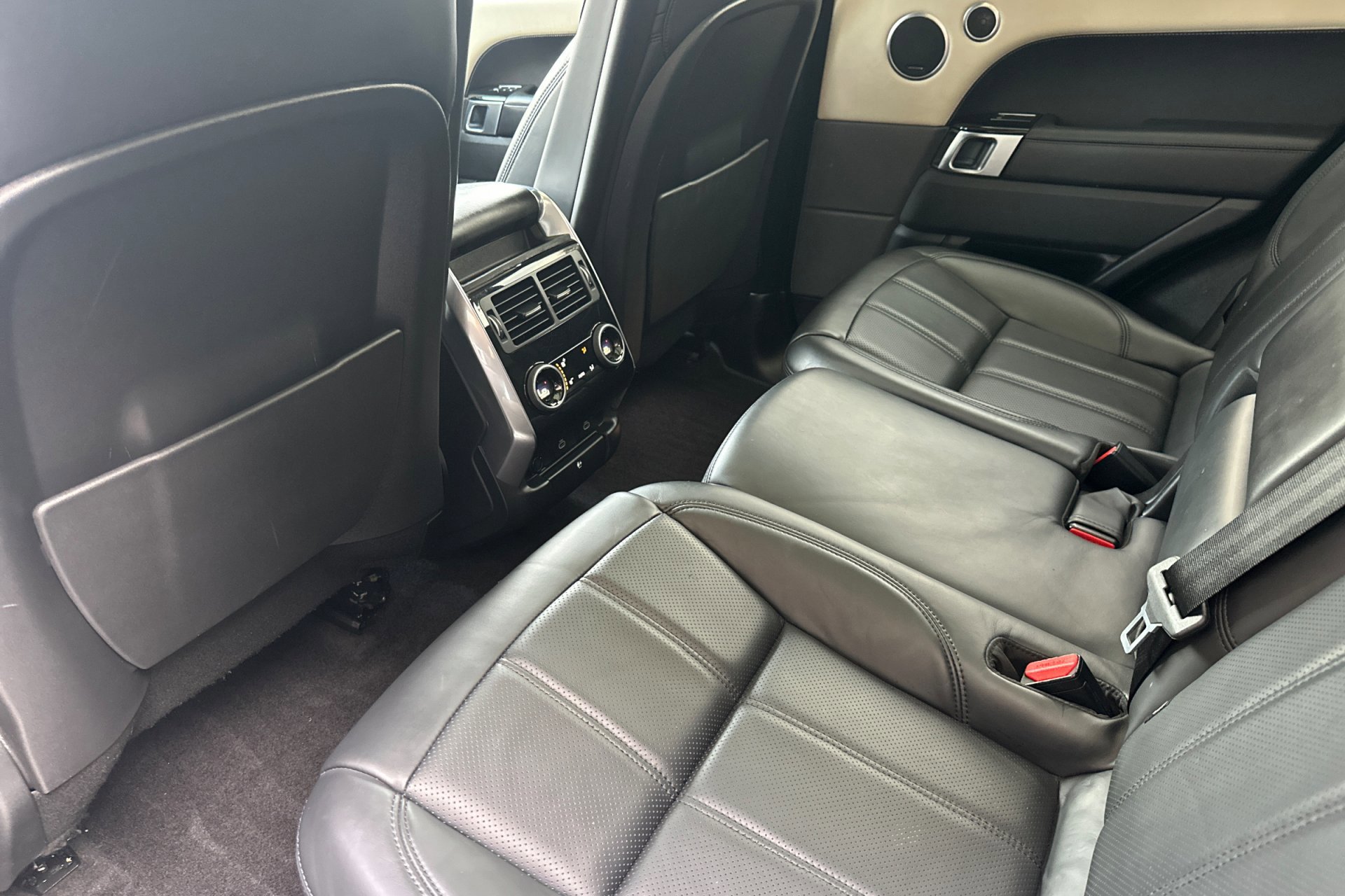 2022 Land Rover Range Rover Sport HSE Silver Edition photo 3