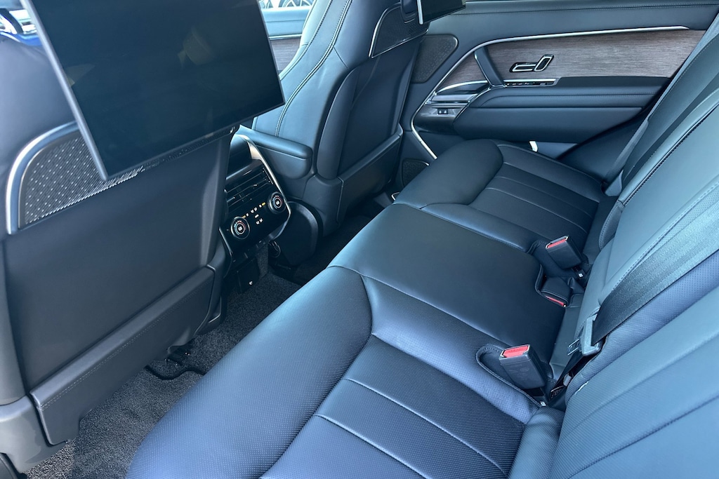 2025 Land Rover Range Rover Autobiography photo 4