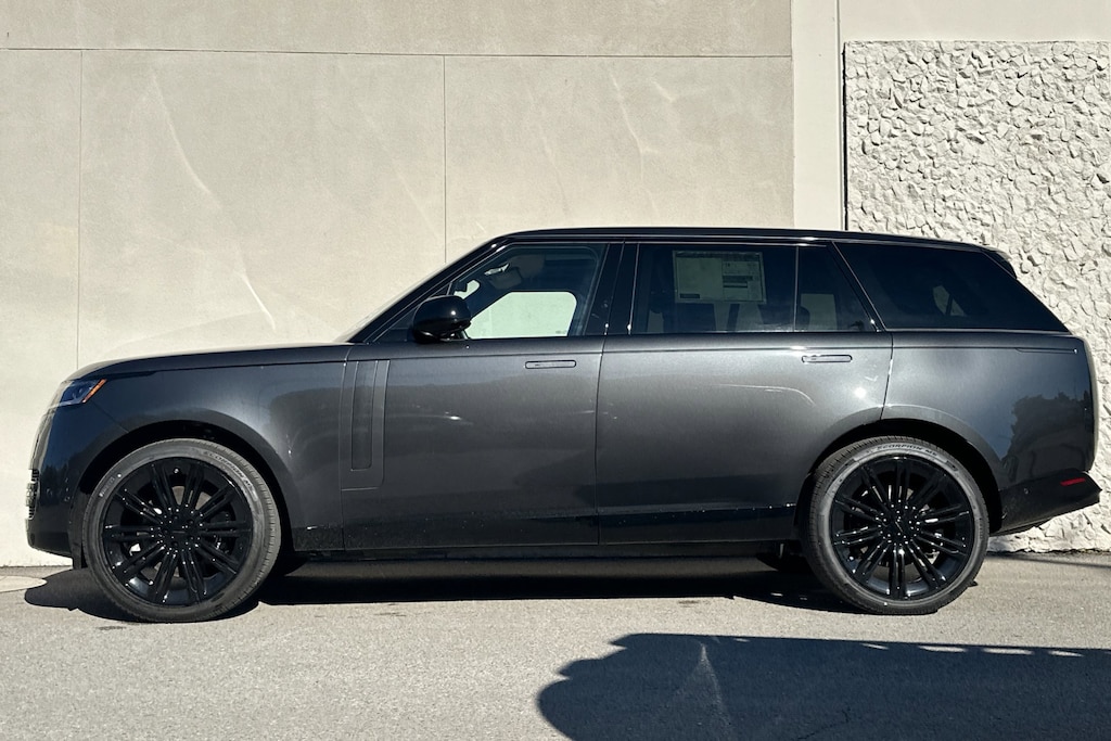 2026 Land Rover Range Rover SE photo 4
