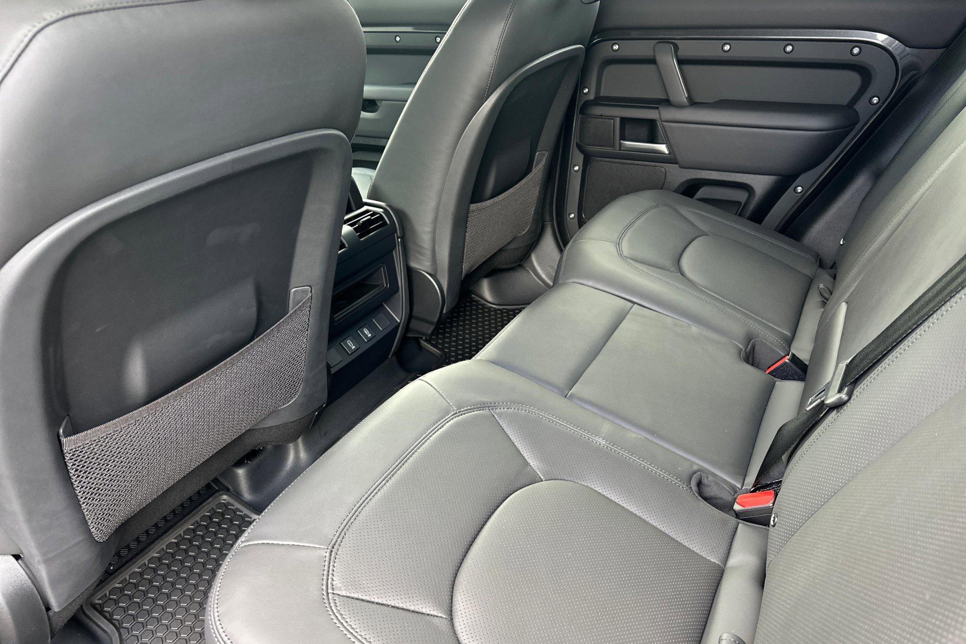 2026 Land Rover Defender S photo 4