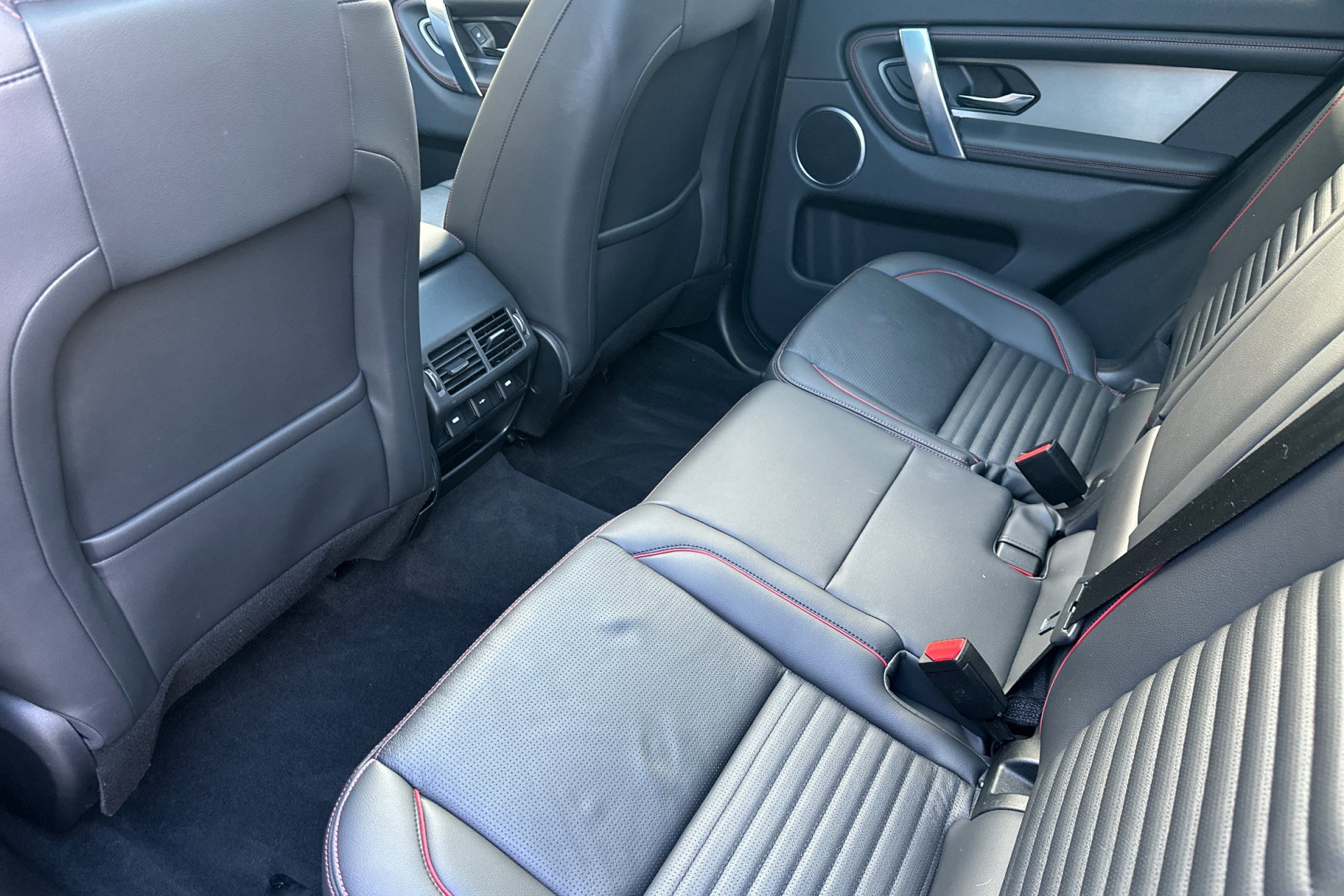 2023 Land Rover Discovery Sport S R-Dynamic photo 4