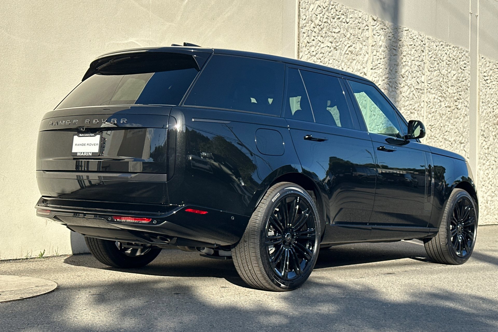 2025 Land Rover Range Rover SE photo 2