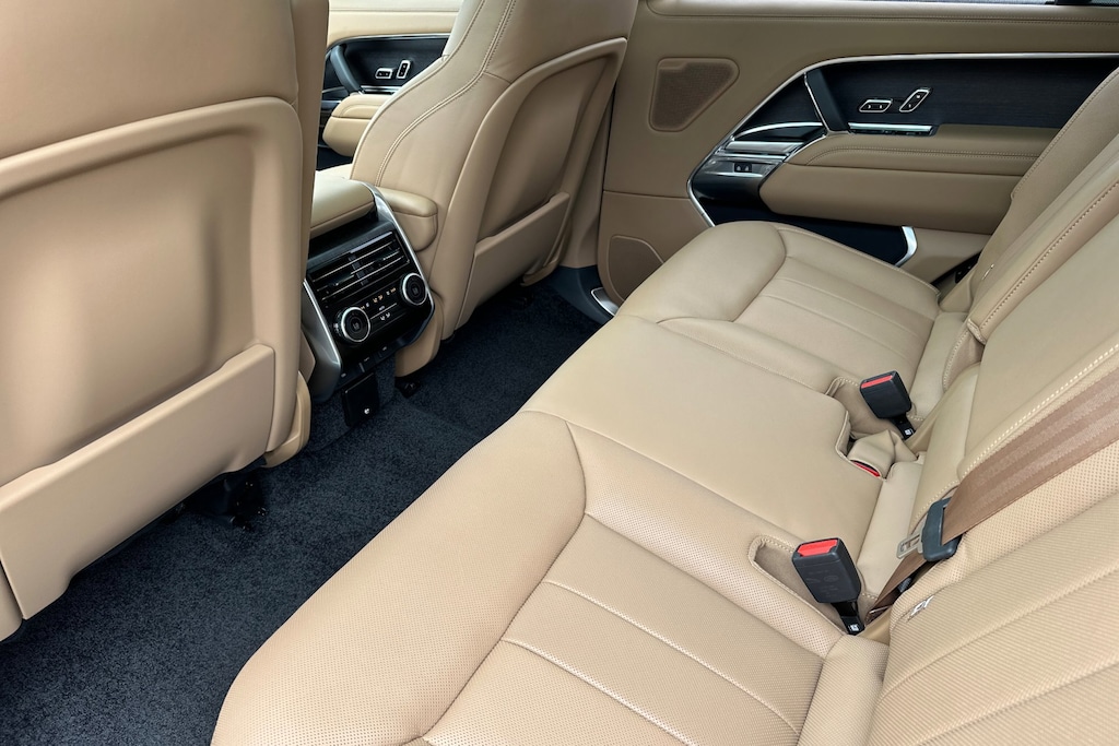 New 2025 Land Rover Range Rover SE SUV