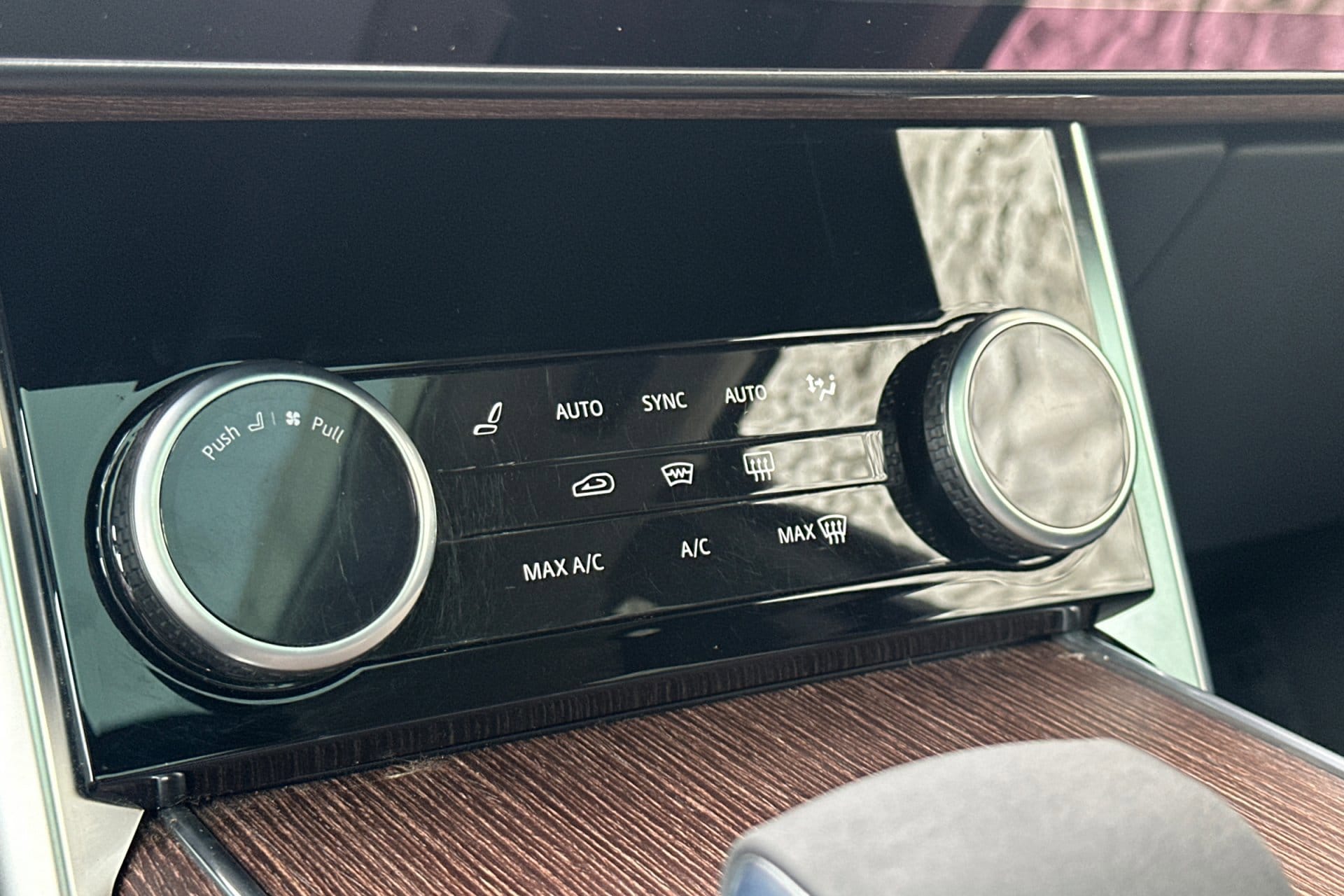 2023 Land Rover Range Rover SE - Photo 24