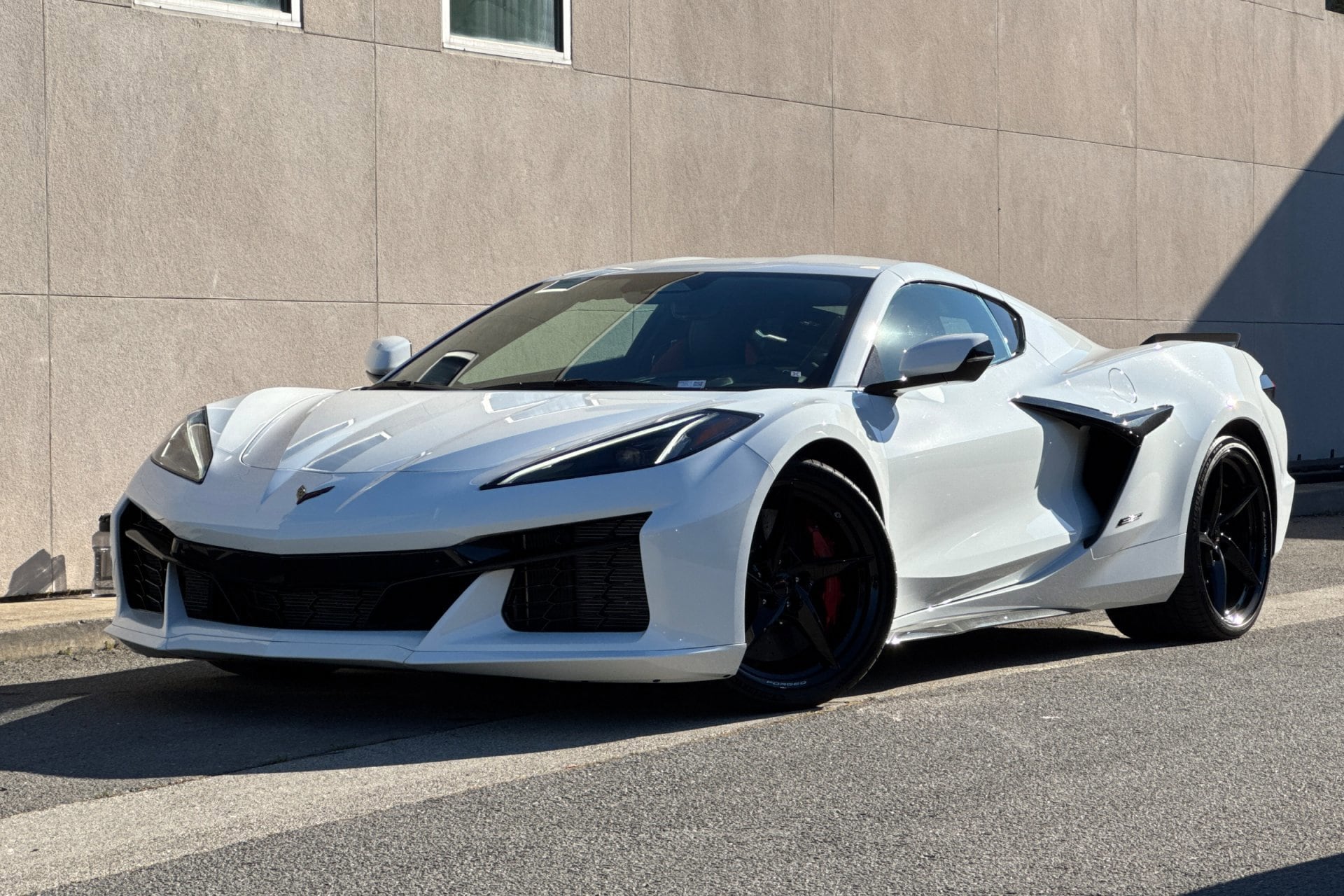 2025 Chevrolet Corvette E-RAY 2LZ photo 1