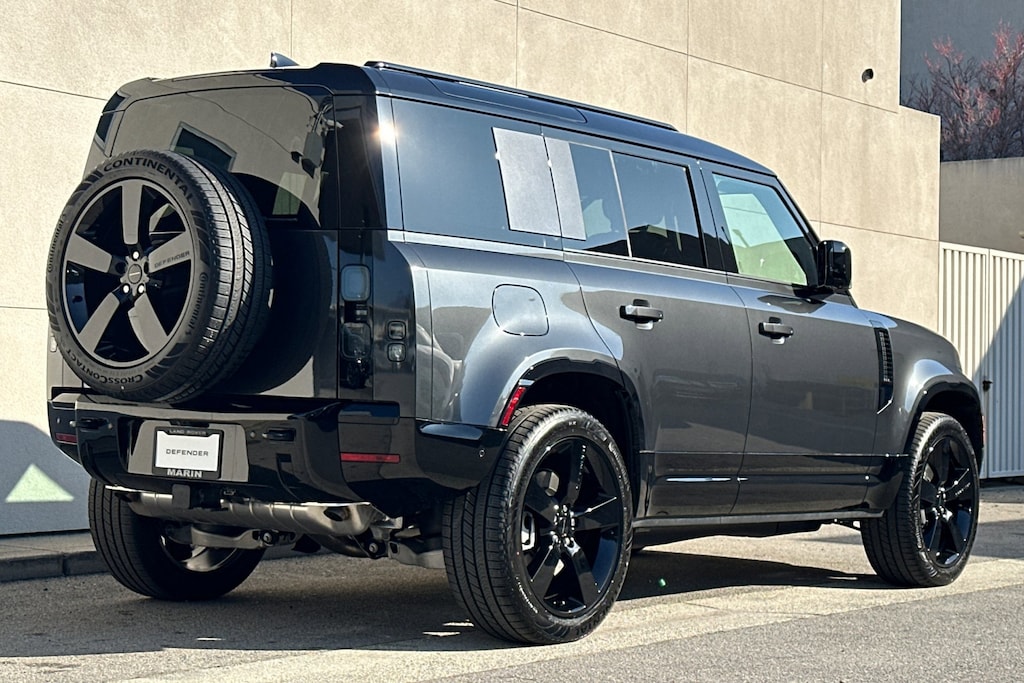 2026 Land Rover Defender 110 X-Dynamic SE photo 2