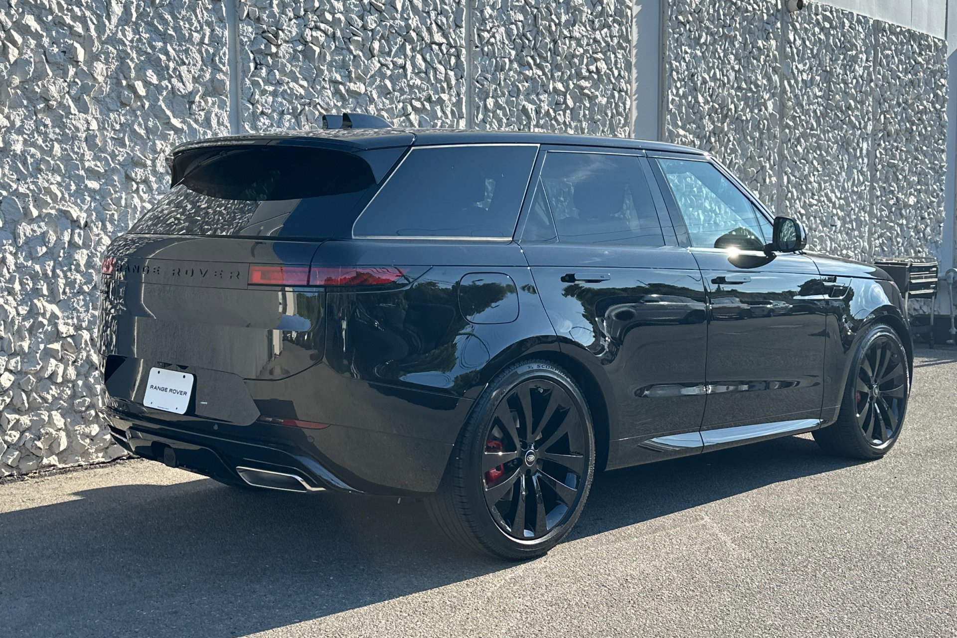2025 Land Rover Range Rover Sport SE photo 2