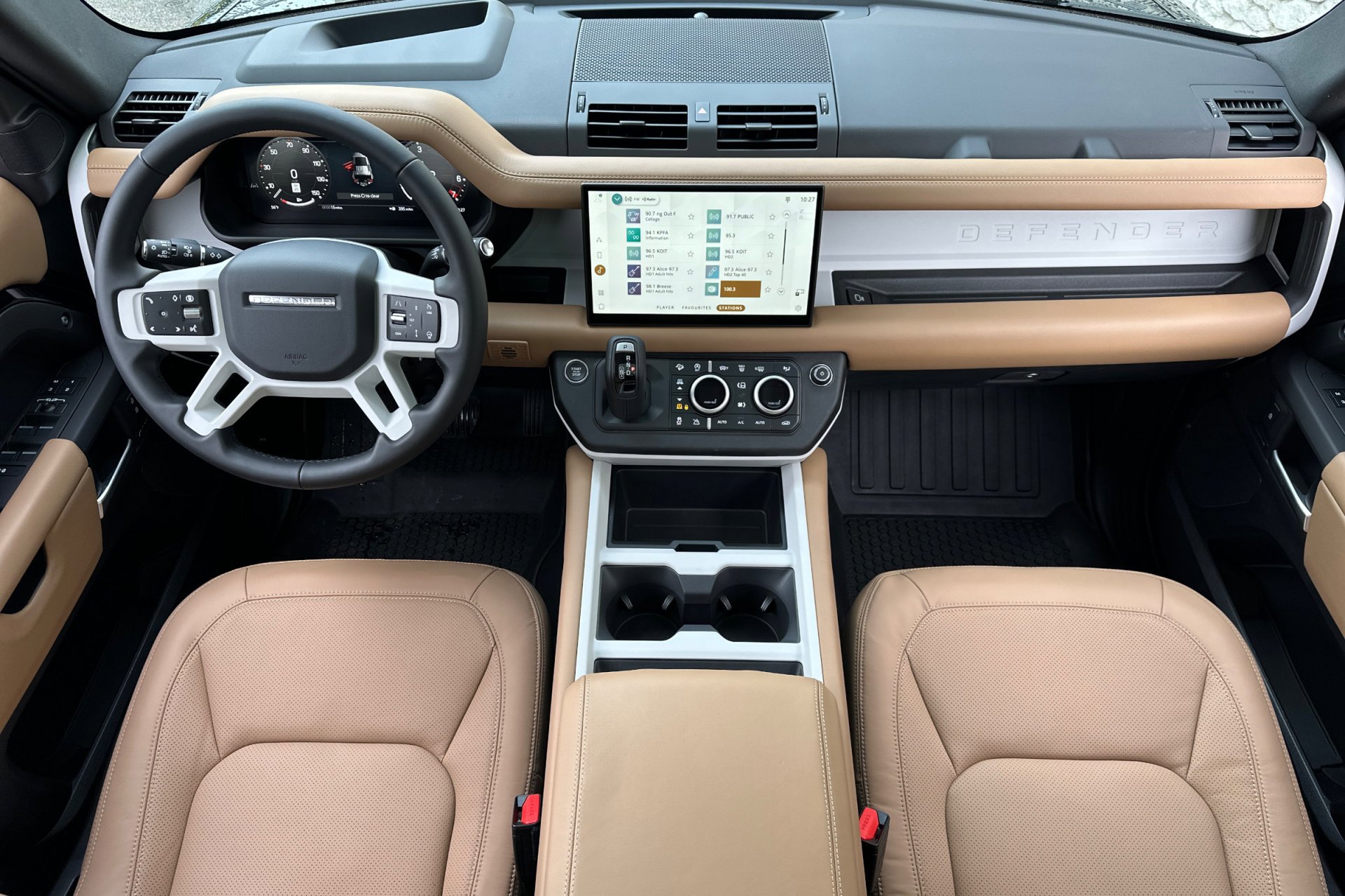 2025 Land Rover Defender 110 X-Dynamic SE photo 3