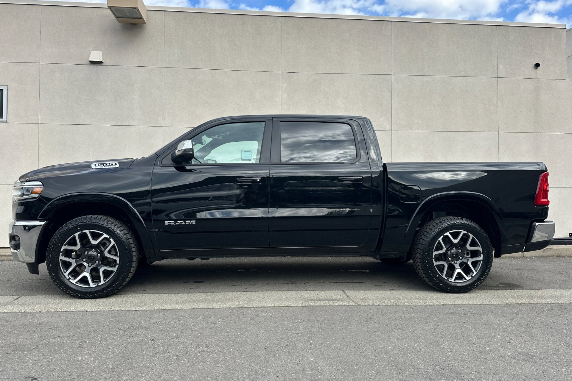 2025 Ram 1500 Laramie photo 4