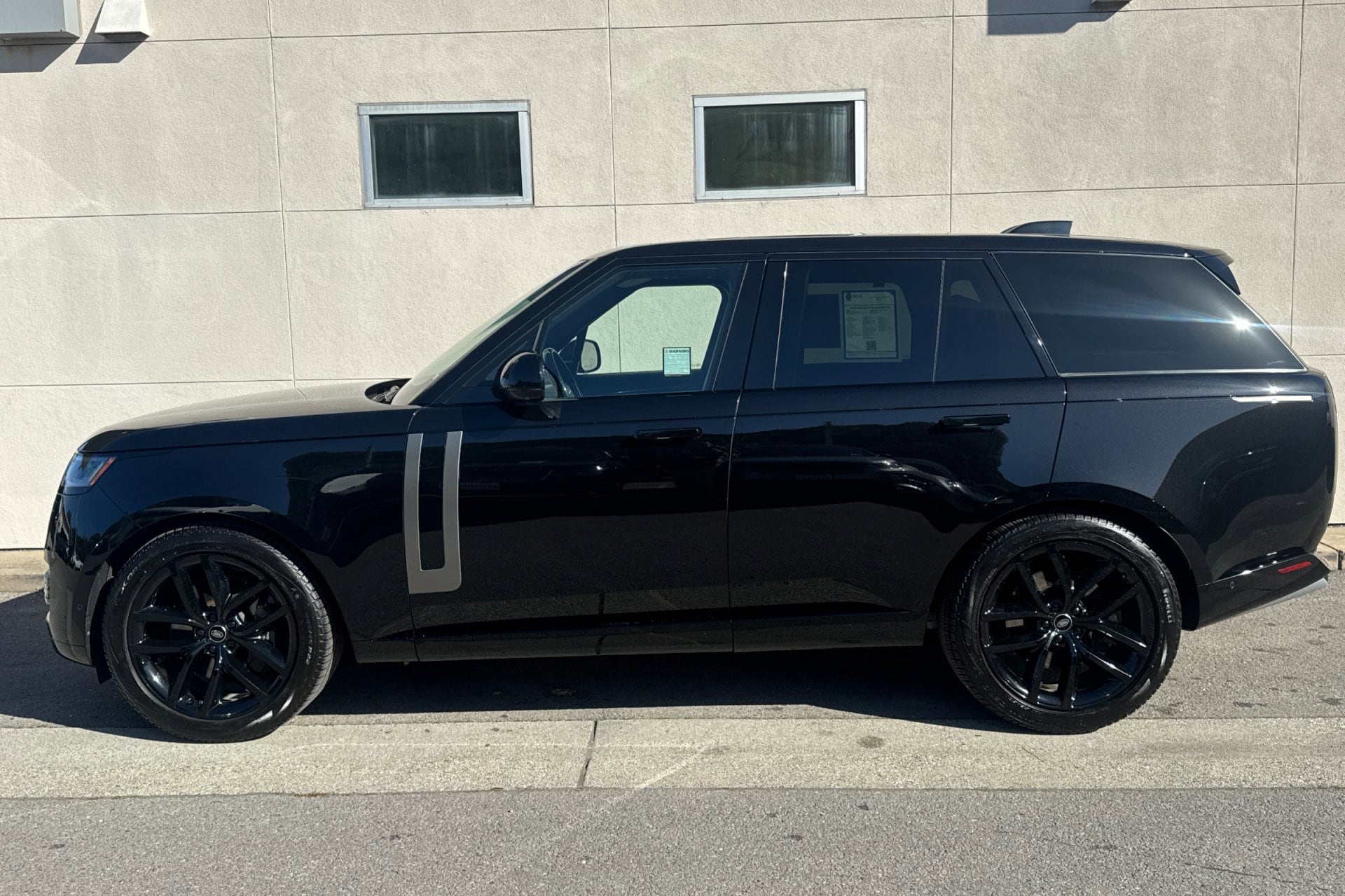 2024 Land Rover Range Rover P530 SE photo 4