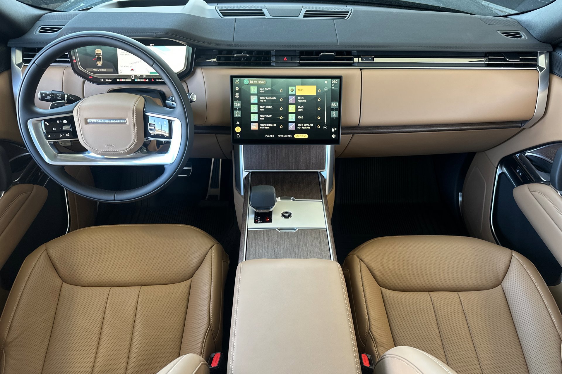 2025 Land Rover Range Rover SE photo 2