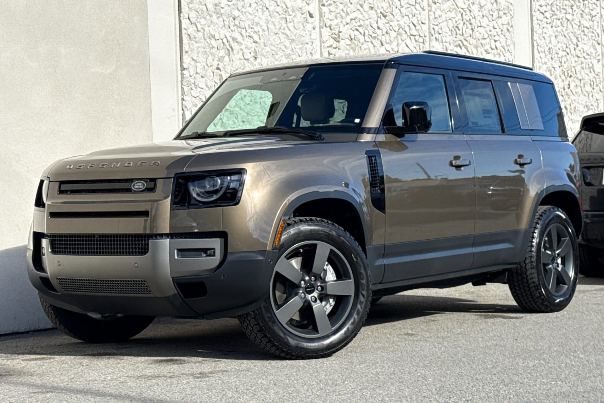 2026 Land Rover Defender S's photo