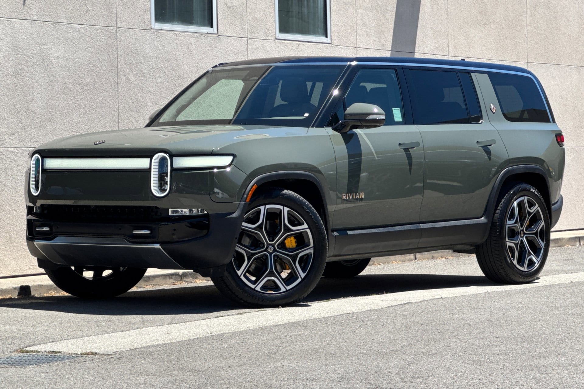 2023 Rivian R1S Adventure Quad-Motor Large Pack's photo