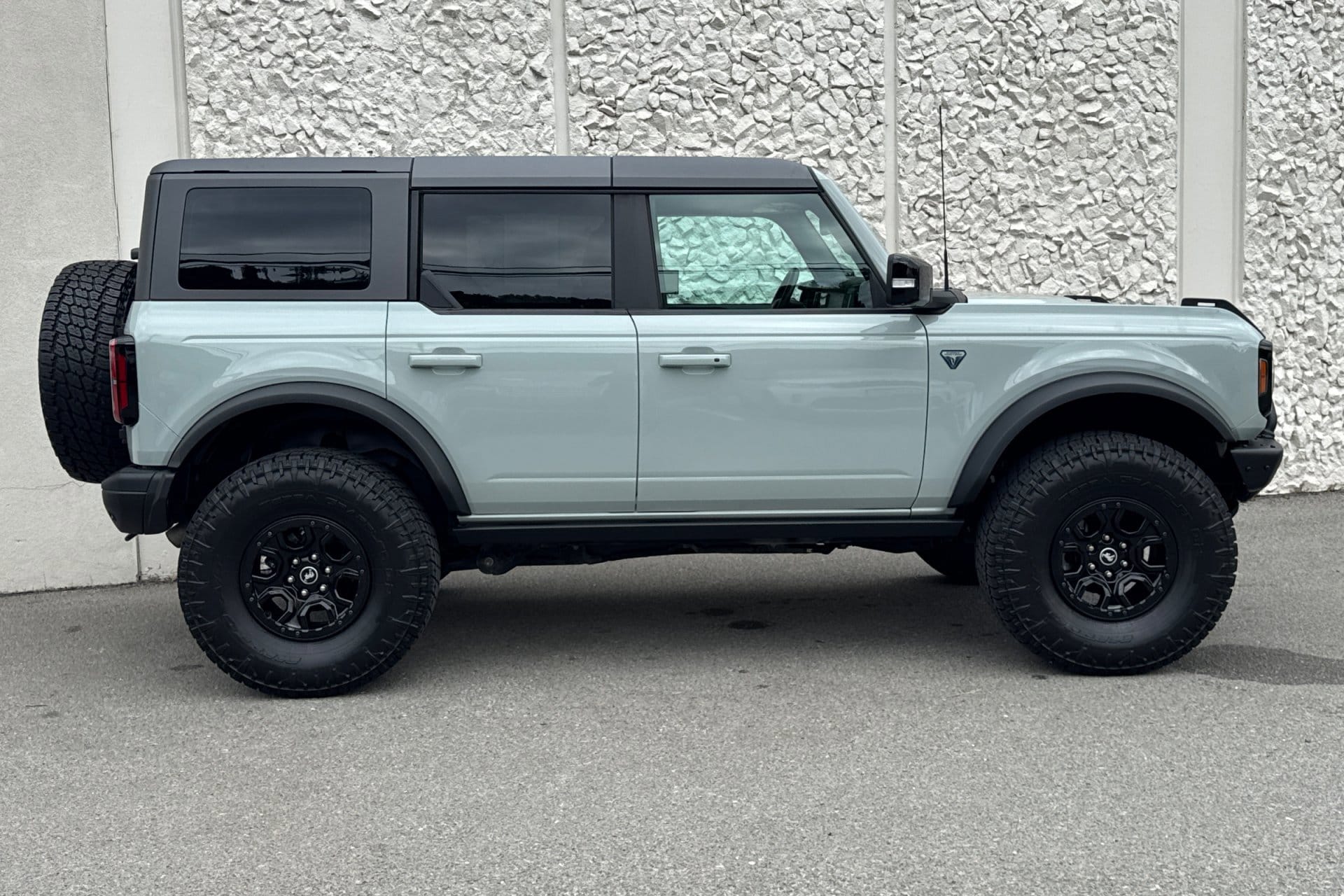 2021 Ford Bronco First Edition 4 Door Advanced 4x4 photo 3