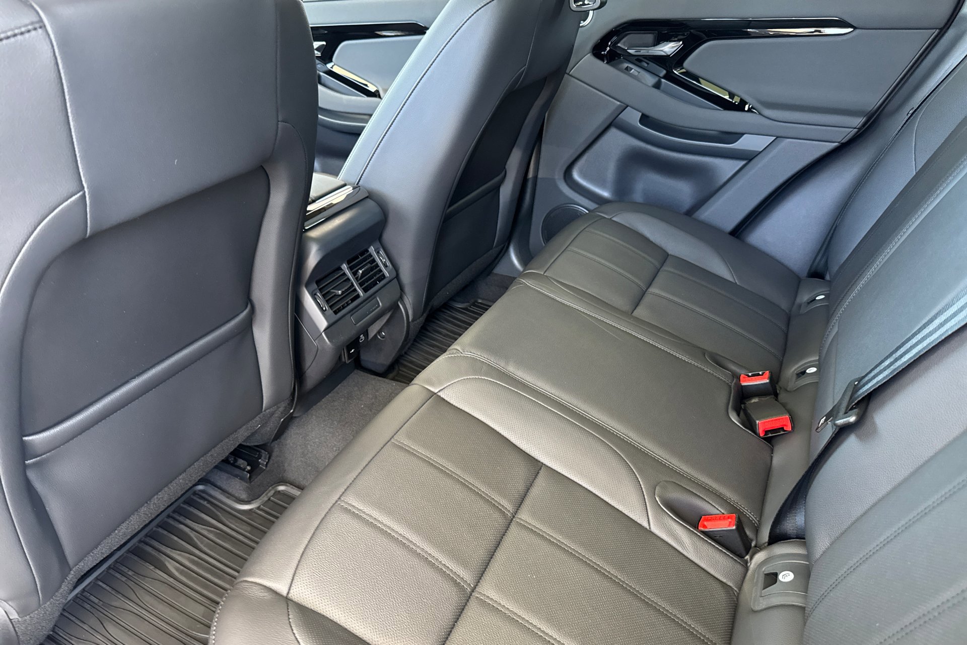 2026 Land Rover Range Rover Evoque S photo 4