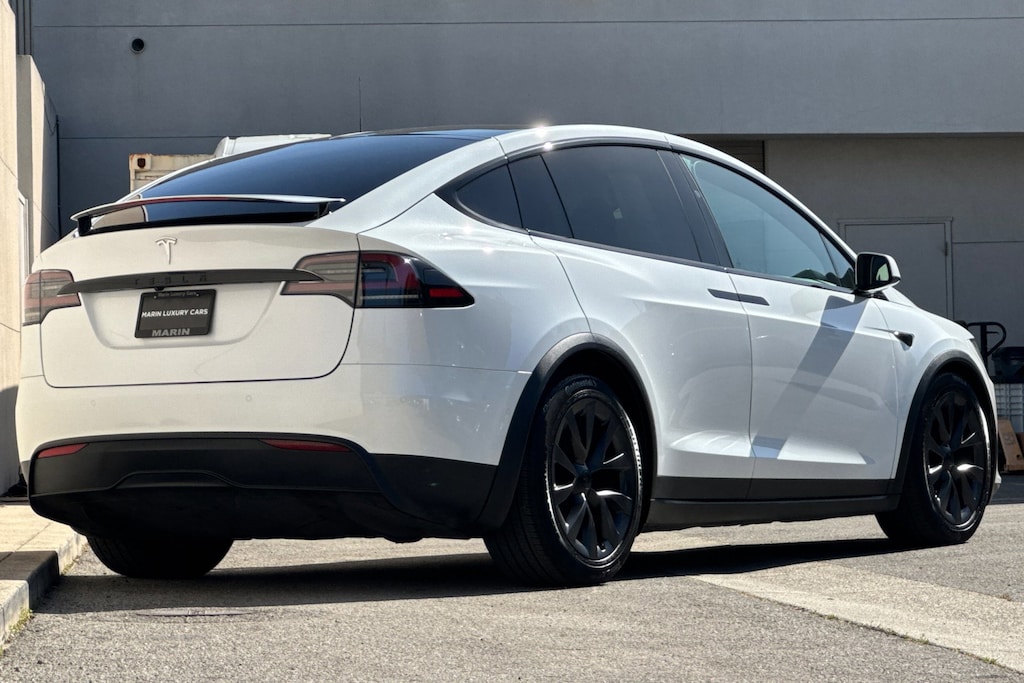 2023 Tesla Model X Standard Range photo 2