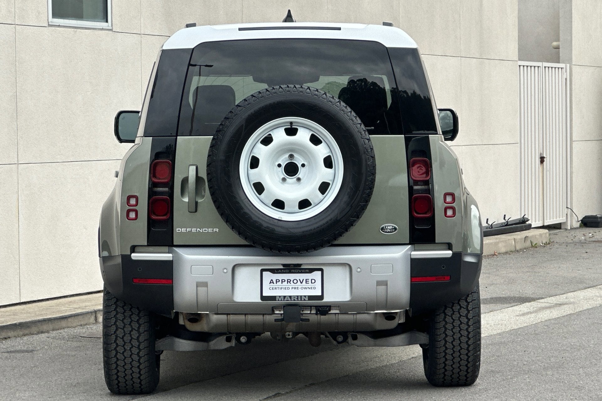 2023 Land Rover Defender S photo 6