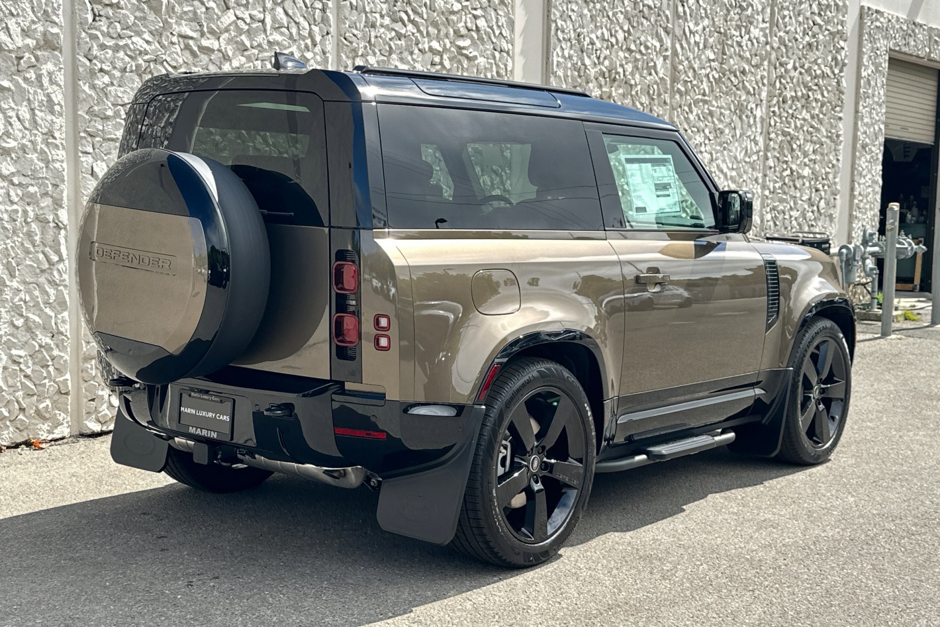 2025 Land Rover Defender 90 X-Dynamic SE photo 2